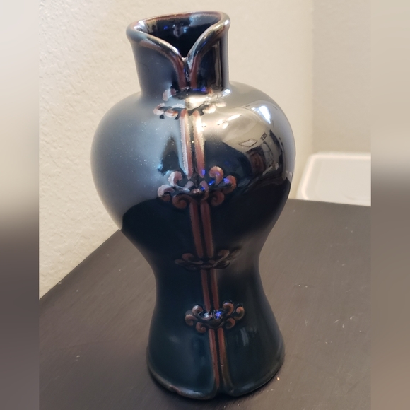 Eclectic Black & Gold 4 Button Collared Jacket Ceramic Vase - Picture 10 of 10